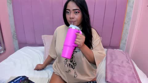 Snapshot of saramagiic chatting on 02/02/25, 11:51 online show from 02/02/25, 11:51