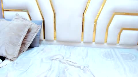 Snapshot of saramagiic chatting on 09/17/25, 05:14 online show from 09/17/25, 05:14