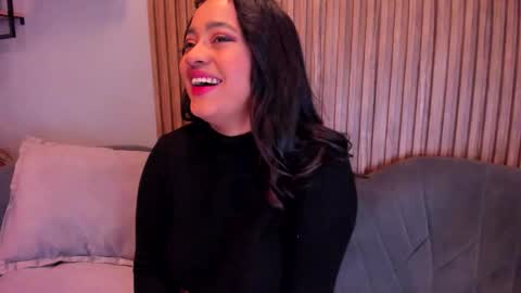 Snapshot of saramagiic chatting on 10/24/25, 06:37 online show from 10/24/25, 06:37