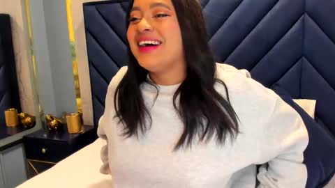 Snapshot of saramagiic chatting on 11/08/25, 11:32 online show from 11/08/25, 11:32