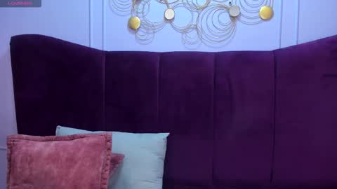 Snapshot of saramagiic chatting on 11/30/25, 11:58 online show from 11/30/25, 11:58