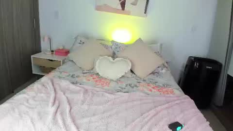 Snapshot of saramartinezz_ chatting on 06/10/26, 11:35 Sara Martinez online show from 06/10/26, 11:35