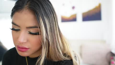 Snapshot of saraparisi_ chatting on 12/02/24, 09:39 Sara online show from 12/02/24, 09:39