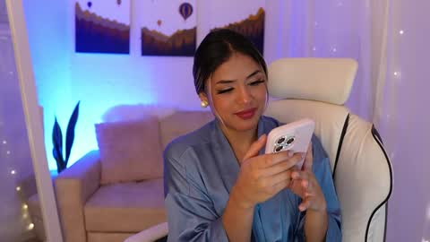 Snapshot of saraparisi_ chatting on 12/14/24, 12:55 Sara online show from 12/14/24, 12:55