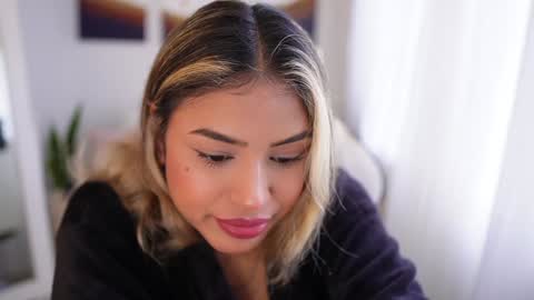 Snapshot of saraparisi_ chatting on 01/04/25, 01:42 Sara online show from 01/04/25, 01:42