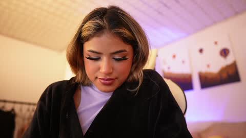 Snapshot of saraparisi_ chatting on 01/11/25, 01:06 Sara online show from 01/11/25, 01:06