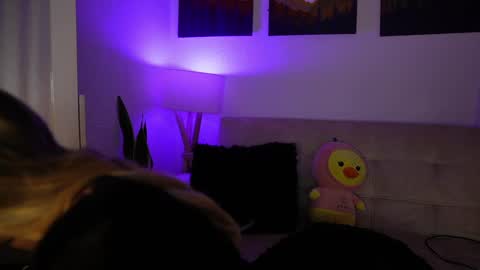 Snapshot of saraparisi_ chatting on 02/12/25, 01:19 Sara online show from 02/12/25, 01:19