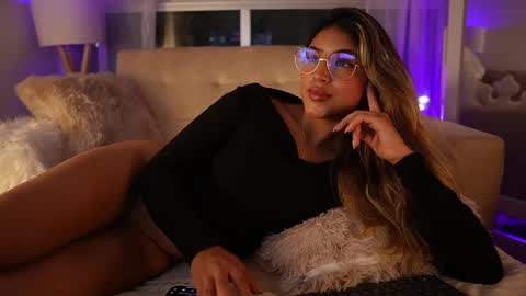 Snapshot of saraparisi_ chatting on 03/05/25, 02:57 Sara online show from 03/05/25, 02:57