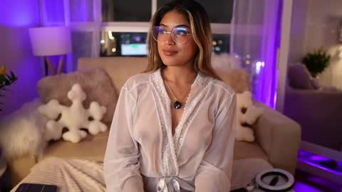 Snapshot of saraparisi_ chatting on 03/06/25, 01:27 Sara online show from 03/06/25, 01:27