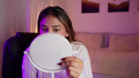 Snapshot of saraparisi_ chatting on 10/17/25, 11:51 Sara online show from 10/17/25, 11:51