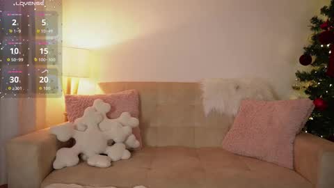 Snapshot of saraparisi_ chatting on 11/29/25, 11:08 Sara online show from 11/29/25, 11:08