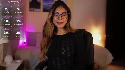 Snapshot of saraparisi_ chatting on 12/19/25, 11:56 Sara online show from 12/19/25, 11:56