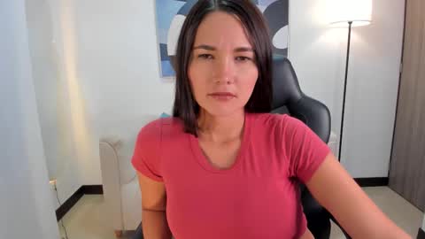 Snapshot of saraparkerx chatting on 09/29/25, 04:06 I am Sara online show from 09/29/25, 04:06