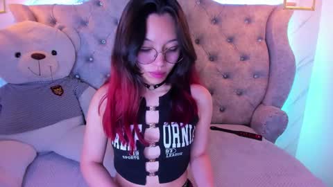 Snapshot of sarasaenz__ chatting on 01/27/25, 02:24 online show from 01/27/25, 02:24