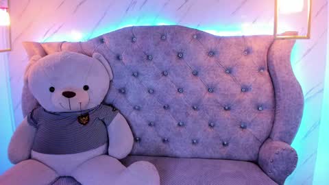Snapshot of sarasaenz__ chatting on 02/07/25, 02:04 online show from 02/07/25, 02:04
