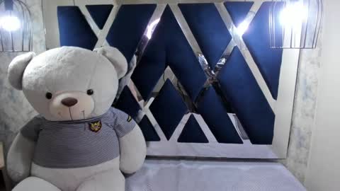 Snapshot of sarasaenz__ chatting on 03/05/25, 02:12 online show from 03/05/25, 02:12