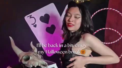 Snapshot of sarasaenz__ chatting on 10/10/25, 11:09 online show from 10/10/25, 11:09