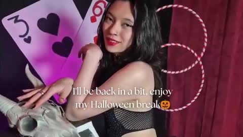 Snapshot of sarasaenz__ chatting on 10/11/25, 11:42 online show from 10/11/25, 11:42