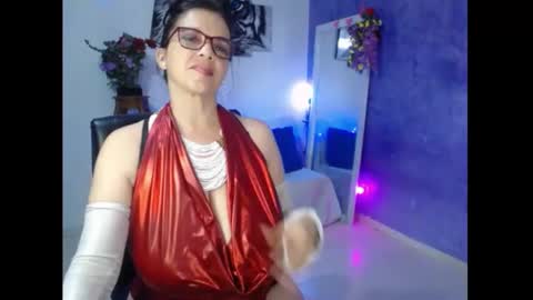 Snapshot of sarasmith2 chatting on 01/17/25, 07:49 sara online show from 01/17/25, 07:49