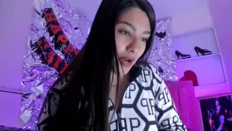 sarastonesx online show from 11/02/25, 12:18