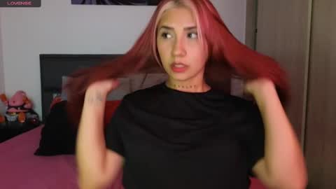 Snapshot of saratukkerr chatting on 02/16/25, 05:15 saratukkerr online show from 02/16/25, 05:15