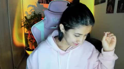 Snapshot of saratukkerr chatting on 11/04/25, 03:27 saratukkerr online show from 11/04/25, 03:27