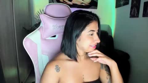 Snapshot of saratukkerr chatting on 11/12/25, 06:47 saratukkerr online show from 11/12/25, 06:47