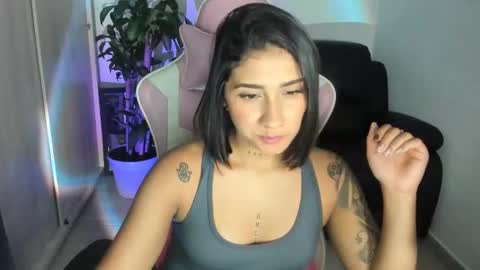 Snapshot of saratukkerr chatting on 11/28/25, 01:19 saratukkerr online show from 11/28/25, 01:19