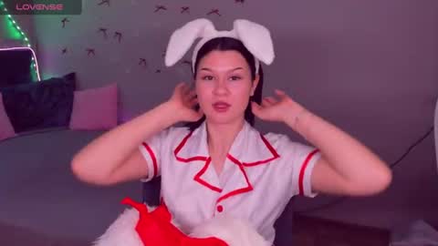 Snapshot of saravivid chatting on 06/17/26, 05:32 SaraVivid online show from 06/17/26, 05:32