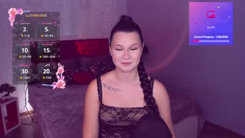 Snapshot of saravivid chatting on 07/27/26, 10:22 SaraVivid online show from 07/27/26, 10:22