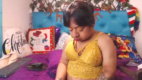 Sara Wills online show from 12/21/25, 02:35