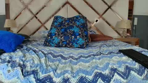 Sara Rivera online show from 12/18/24, 03:04