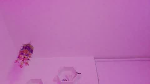 Snapshot of saray2312 chatting on 10/16/25, 11:39 Saray online show from 10/16/25, 11:39