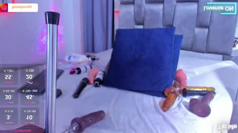 Snapshot of sarayhornyy69 chatting on 02/15/25, 10:33 Saray online show from 02/15/25, 10:33