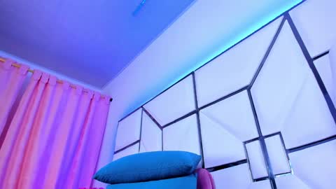 Snapshot of sarayroyse chatting on 12/24/24, 08:38 Saray online show from 12/24/24, 08:38