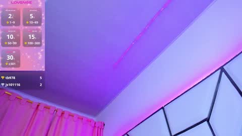 Snapshot of sarayroyse chatting on 01/09/25, 11:02 Saray online show from 01/09/25, 11:02