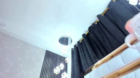 Snapshot of sarayroyse chatting on 03/07/25, 12:15 Saray online show from 03/07/25, 12:15