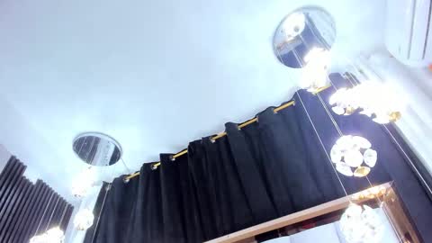 Snapshot of sarayroyse chatting on 10/13/25, 07:36 Saray online show from 10/13/25, 07:36