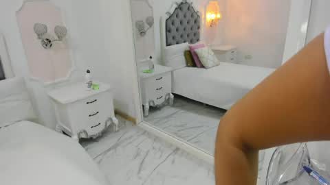 sarit_ online show from 05/10/26, 11:48