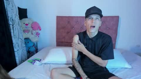 Snapshot of sarita_alexis chatting on 02/19/26, 11:39 SARIYA Y ALEXIS online show from 02/19/26, 11:39