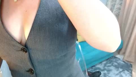 sarita_klein online show from 10/26/25, 07:31