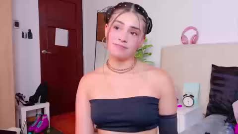 Sara online show from 09/17/25, 09:05