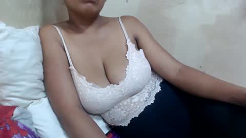 Snapshot of saronette chatting on 12/21/24, 11:55 saronette online show from 12/21/24, 11:55