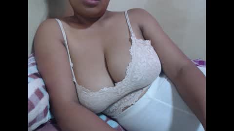 Snapshot of saronette chatting on 02/19/25, 12:11 saronette online show from 02/19/25, 12:11