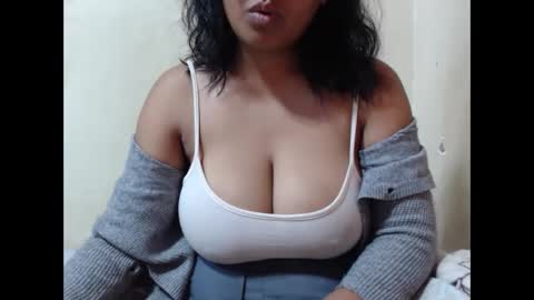 saronette online show from 11/17/25, 06:30