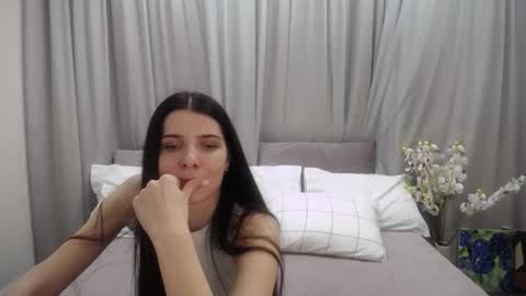 Snapshot of sarra_rich chatting on 01/28/25, 12:11 Rich online show from 01/28/25, 12:11