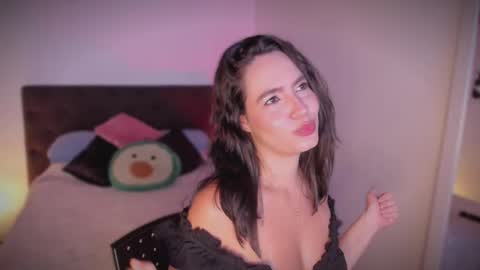 Snapshot of sarrah_3 chatting on 12/22/25, 10:29 Sara online show from 12/22/25, 10:29