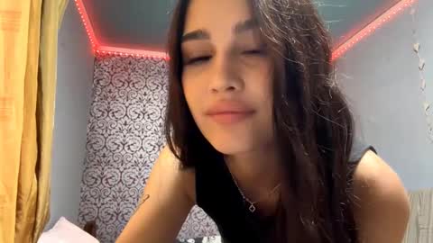 Snapshot of sary_vibe chatting on 09/25/25, 06:11 Valentina online show from 09/25/25, 06:11
