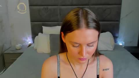 Snapshot of sasha__meow chatting on 11/17/25, 07:25 sasha meow online show from 11/17/25, 07:25