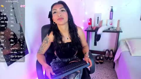 Snapshot of sasha_brattz chatting on 10/13/25, 01:33 Sasha Brattz online show from 10/13/25, 01:33